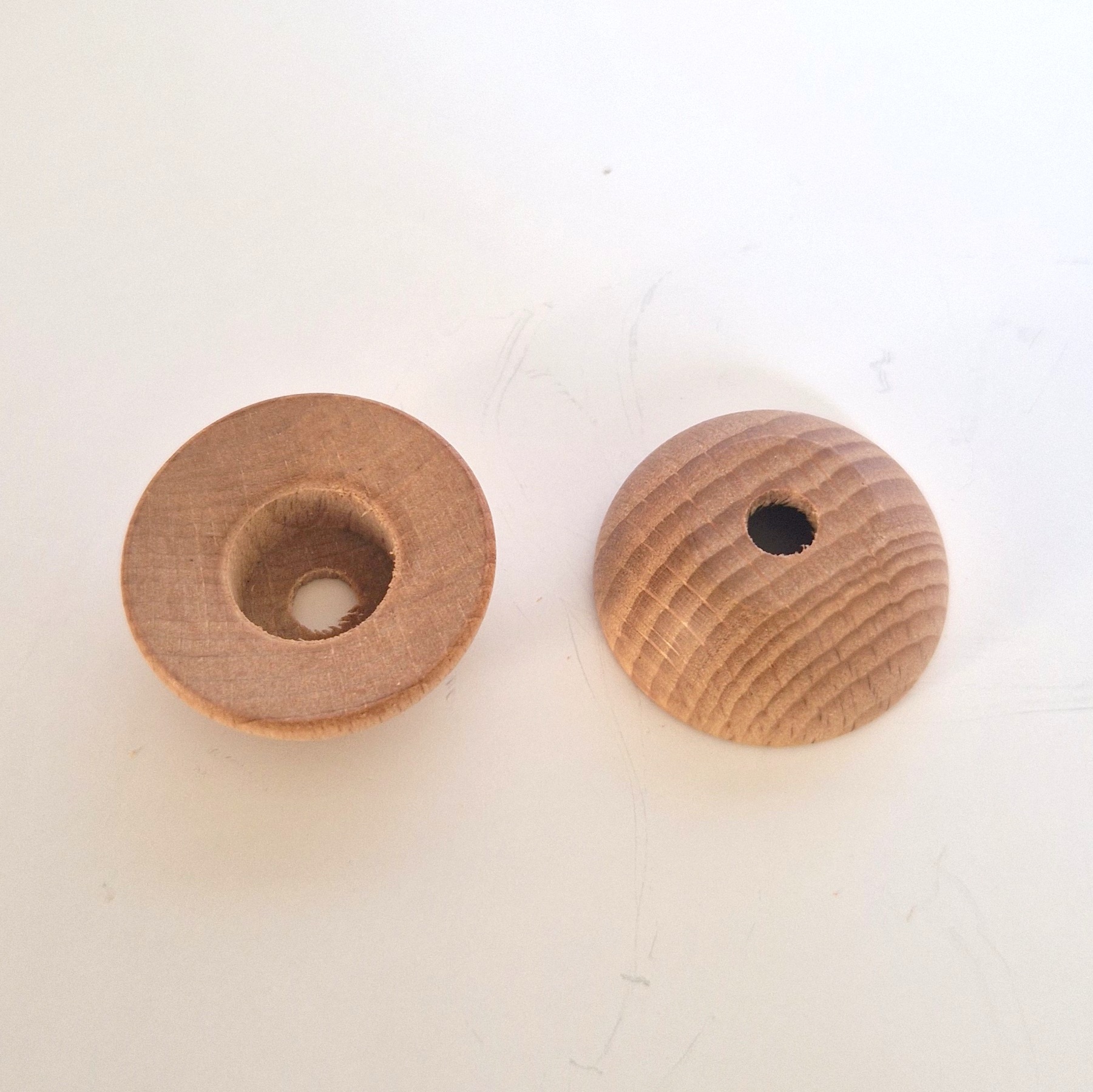 Lichtertülle aus Buchenholz, Bohrung für 14mm Blecheinsatz - mit Haltedübel