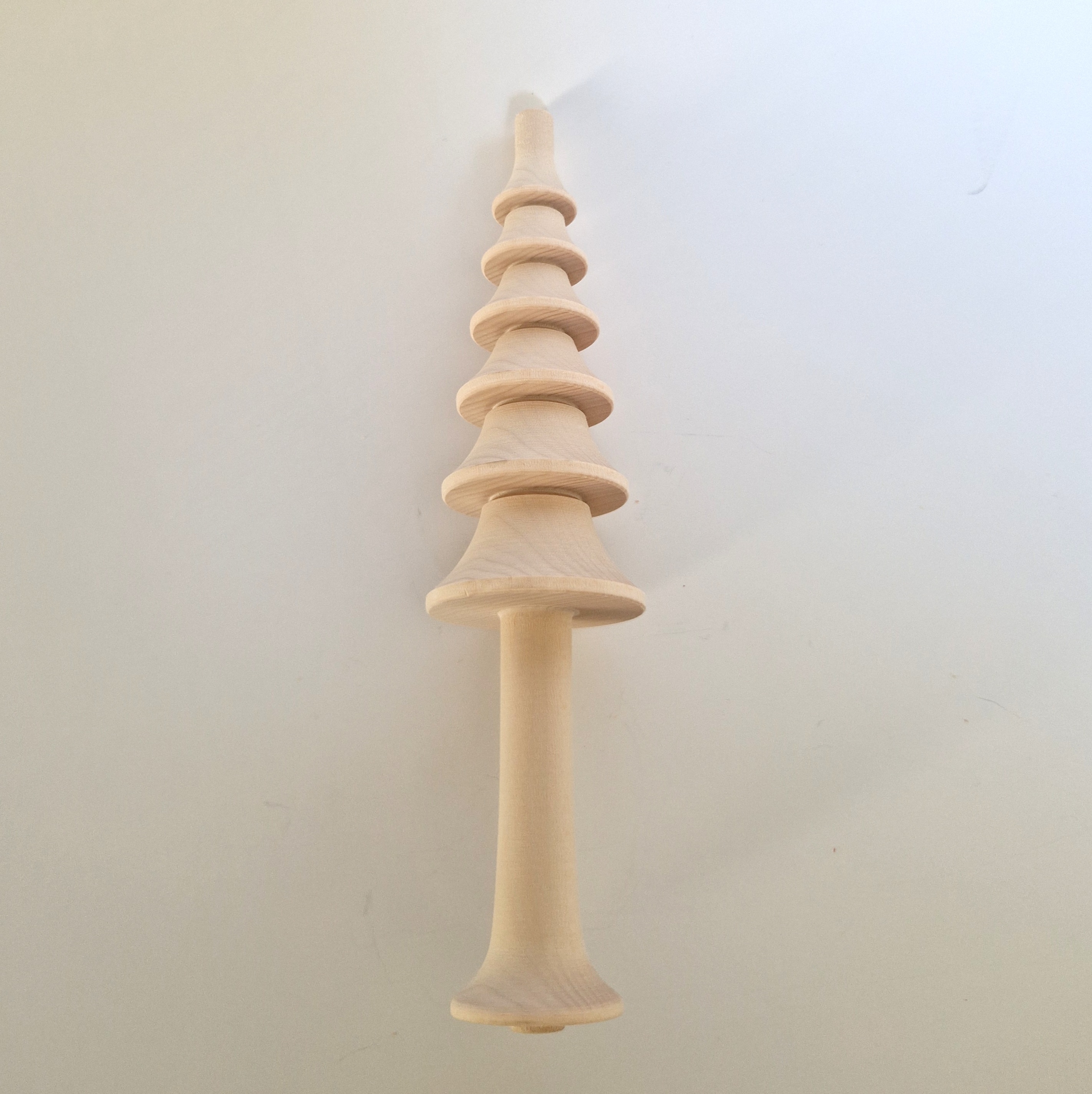 gedrechselter Baum  / Schnitzrohling mit Stamm, gebohrt als Pyramidenwelle