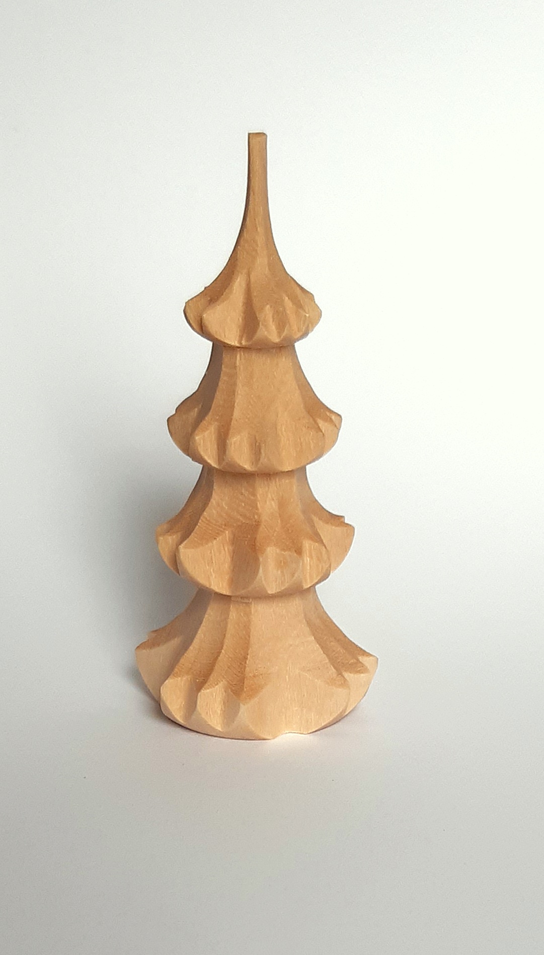 Geschnitzter Baum aus Lindenholz