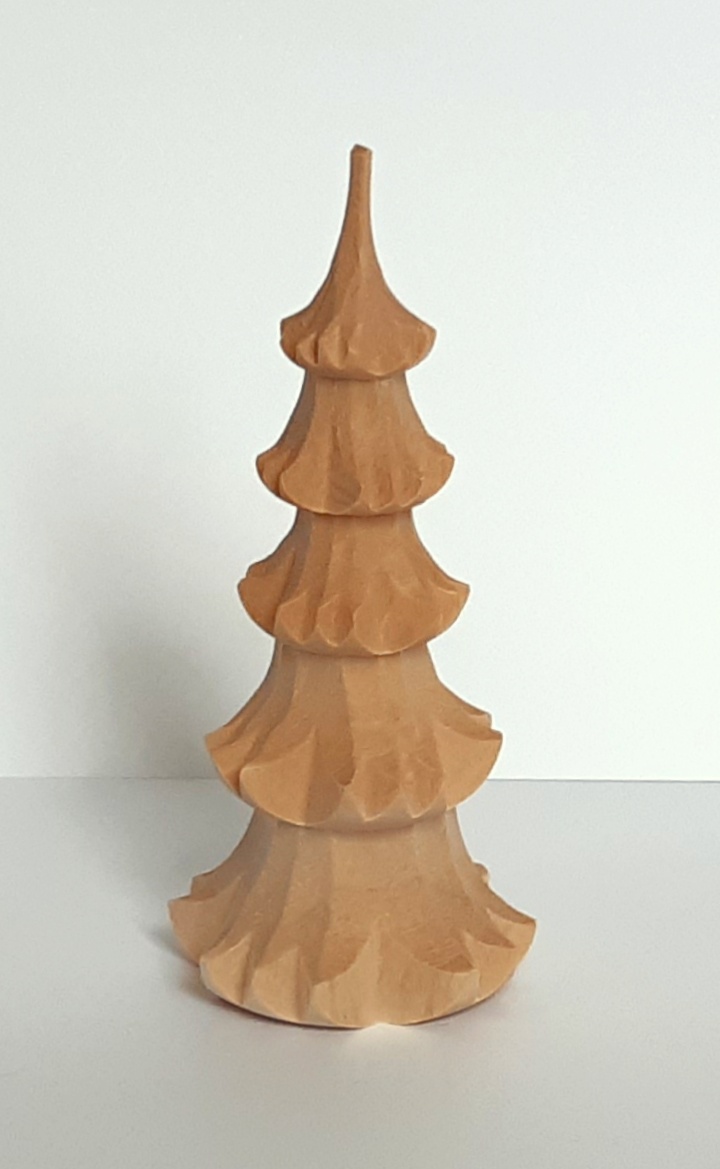 Geschnitzter Baum aus Lindenholz