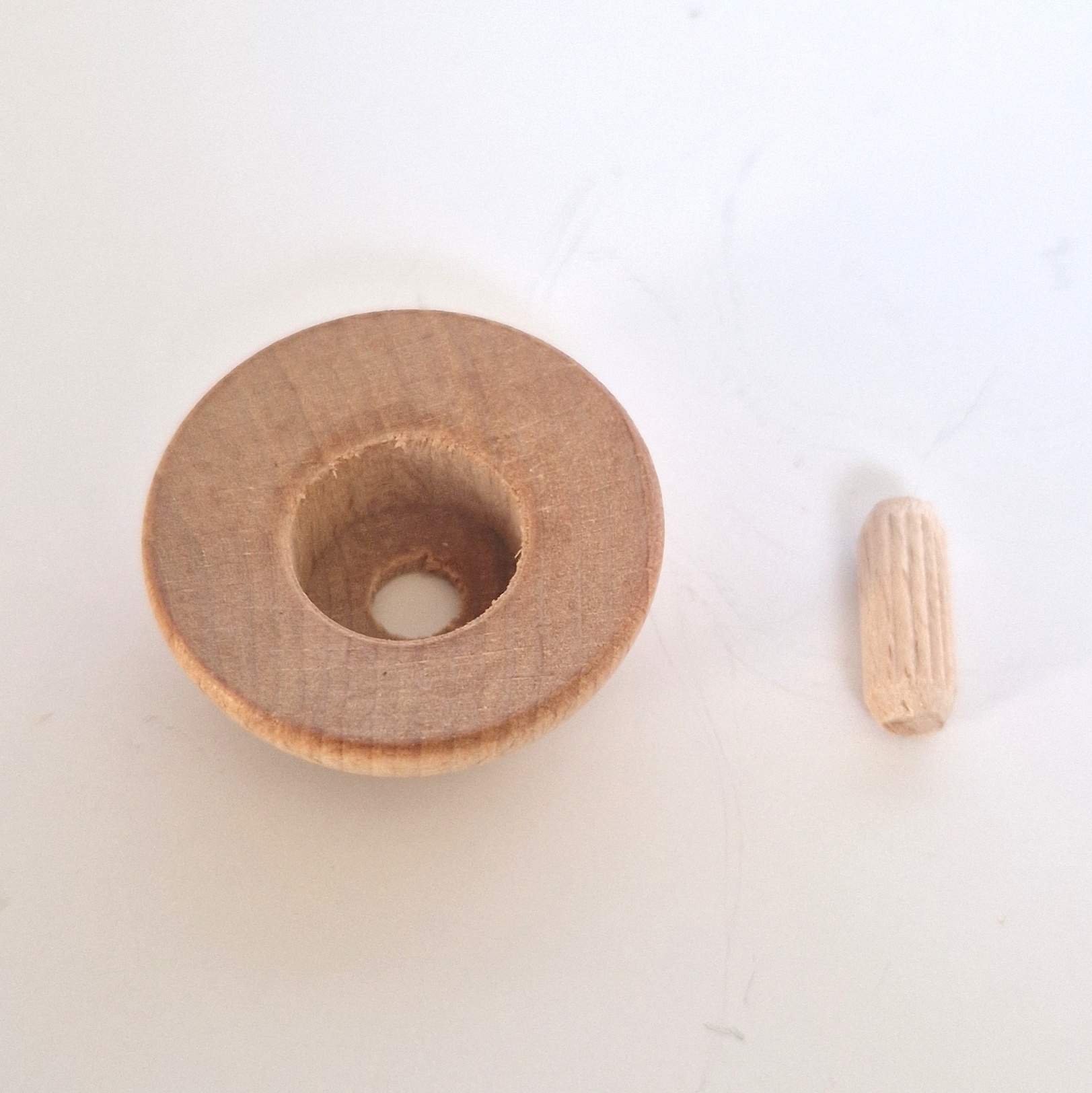 Lichtertülle aus Buchenholz, Bohrung für 14mm Blecheinsatz - mit Haltedübel