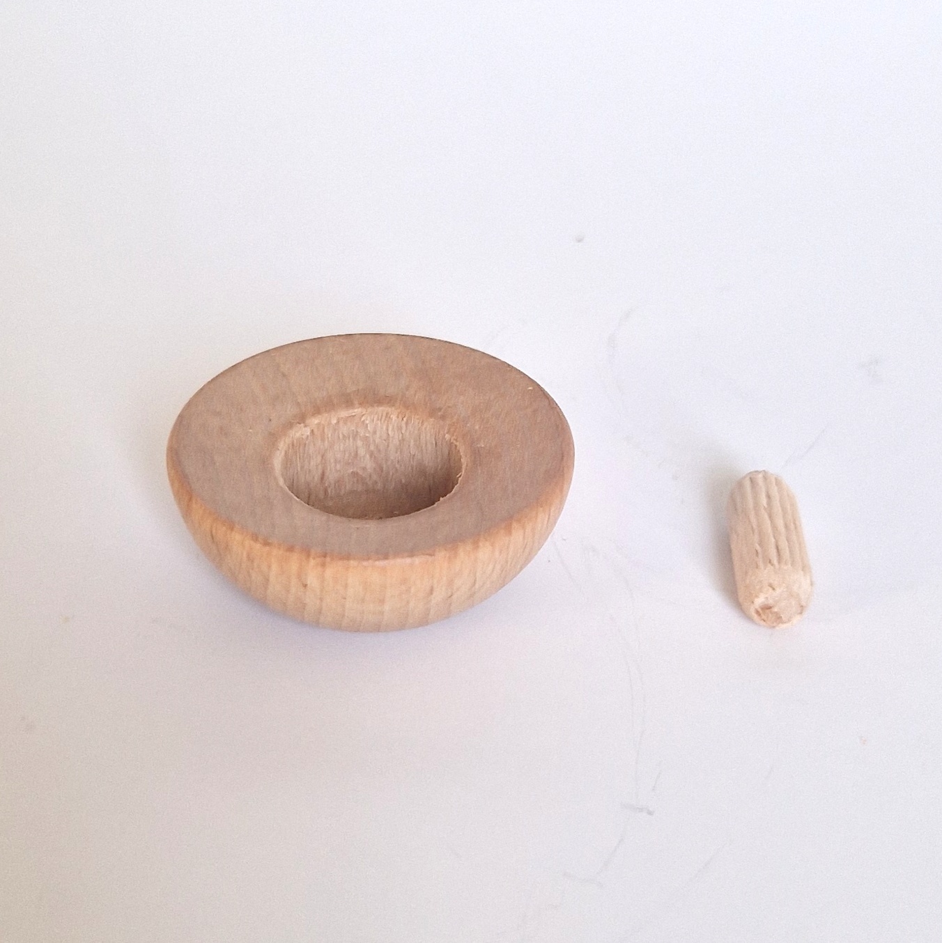 Lichtertülle aus Buchenholz, Bohrung für 14mm Blecheinsatz - mit Haltedübel