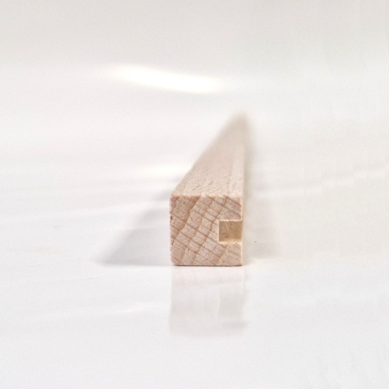 Nutleiste mit einer Nut als Endpfosten für Zäune