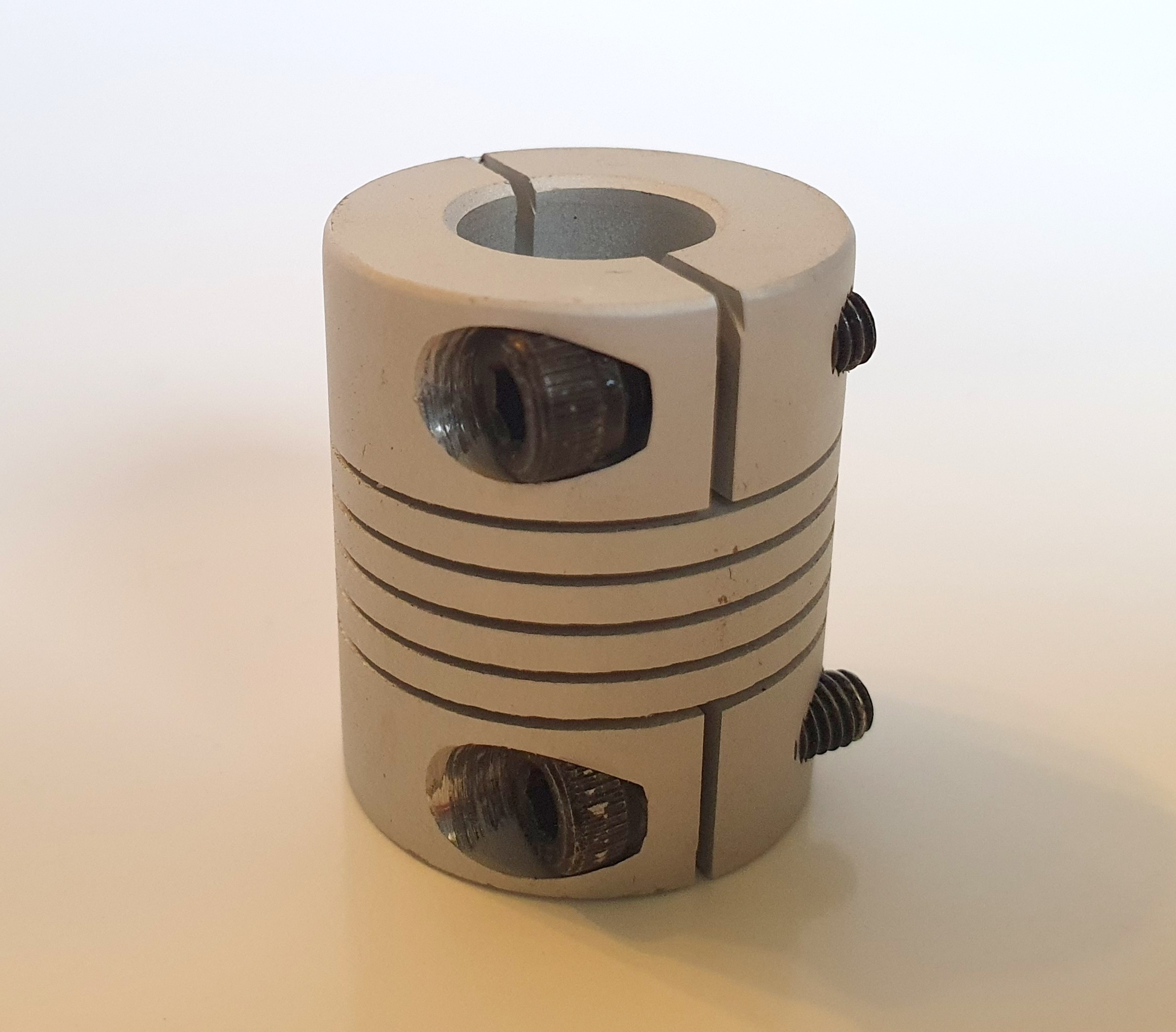 flexible Kupplung von 5mm Welle auf 4mm / 5mm / 6mm / 8mm / 10mm / 12mm für Pyramidenmotoren
