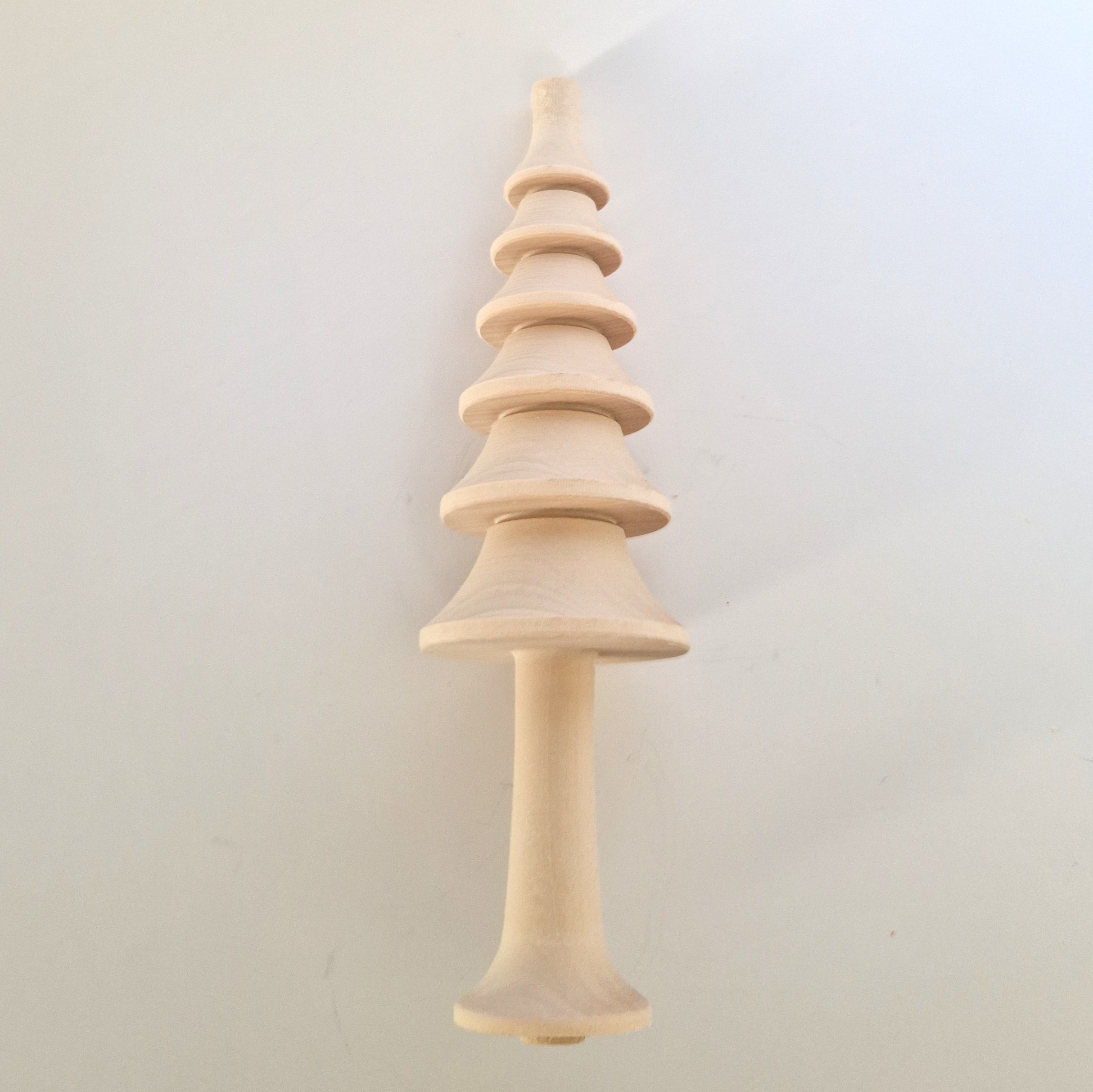 gedrechselter Baum  / Schnitzrohling mit Stamm, gebohrt als Pyramidenwelle