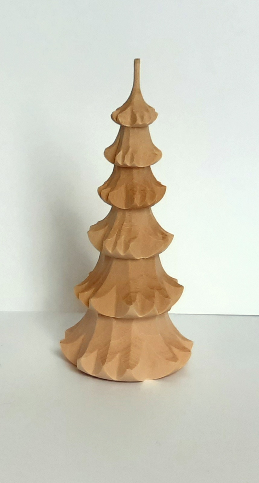 Geschnitzter Baum aus Lindenholz