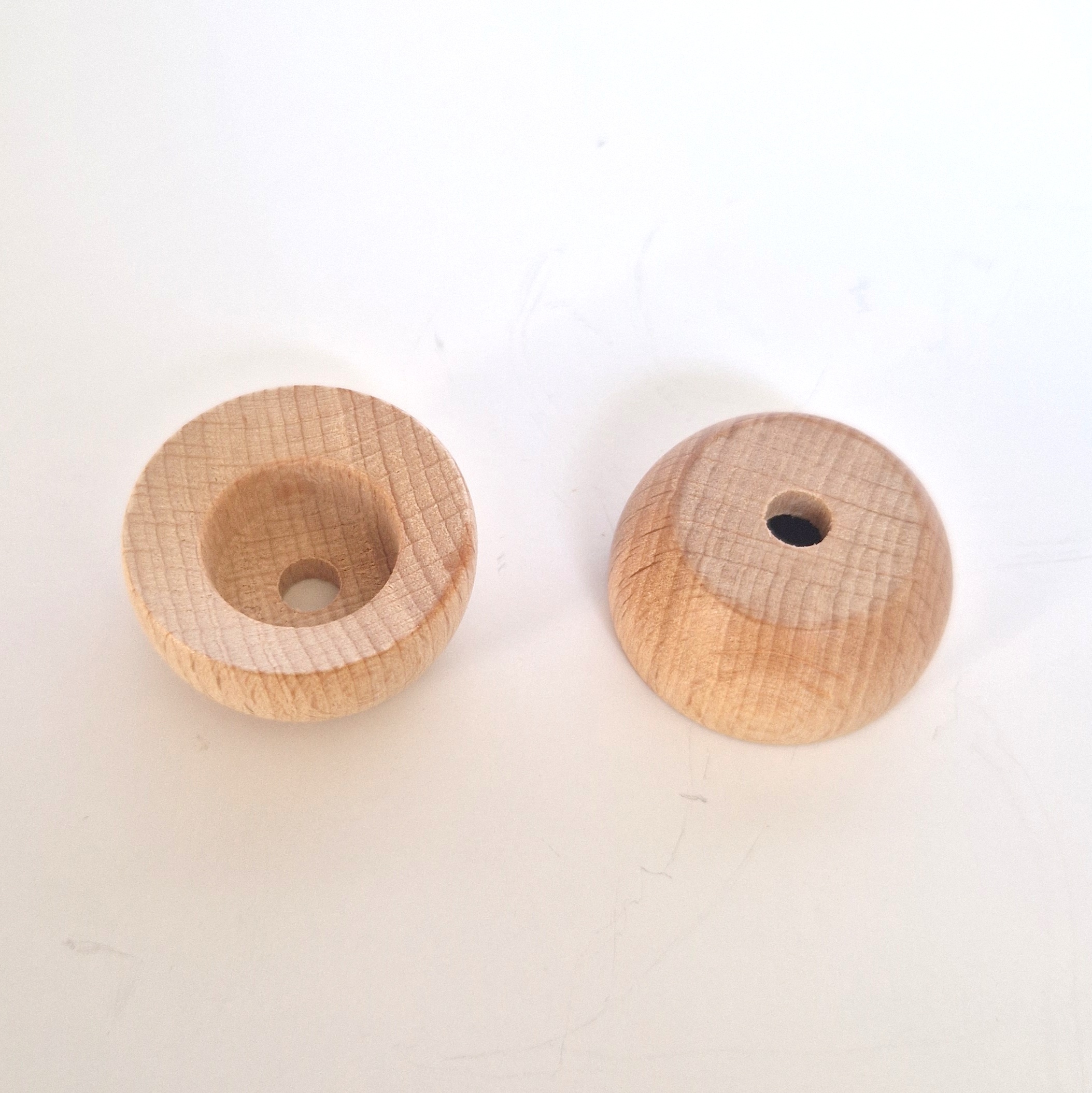 Lichtertülle aus Buchenholz, Bohrung für 17mm Blecheinsatz - mit Haltedübel